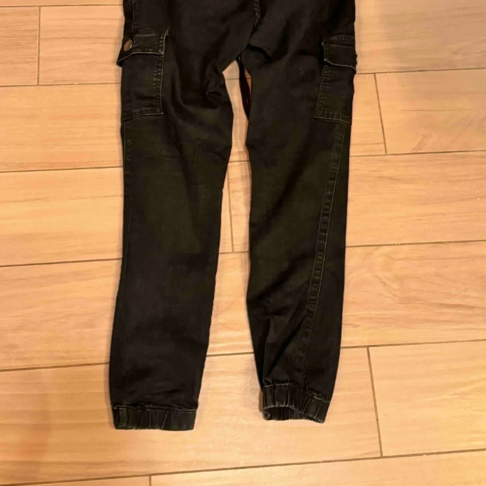 VIP Black Cargo Jogger Pants size 13x30 juniors 13